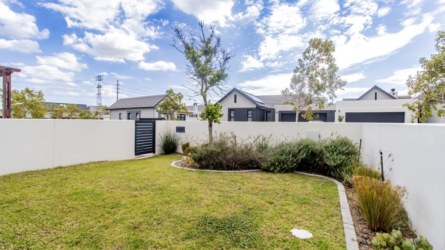 To Let 4 Bedroom Property for Rent in Sitari Country Estate Western Cape